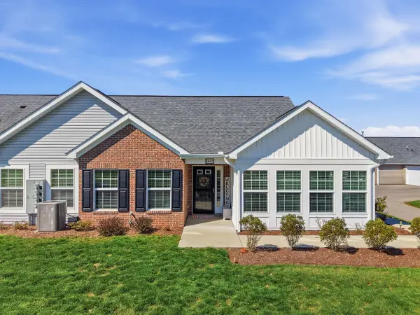 1042 Forest Oaks Drive, Butler, PA 16001