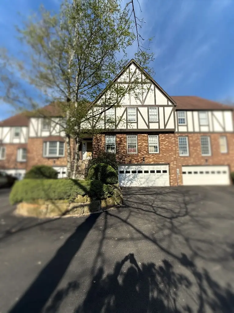 204 Thornberry Cir, Pittsburgh, PA 15234 - #1