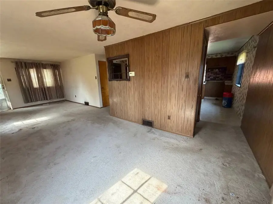 432 Mary St, Jeannette, PA 15644 - #3