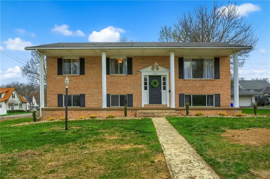 201 E Hazelcroft Ave, New Castle, PA 16105 - #2