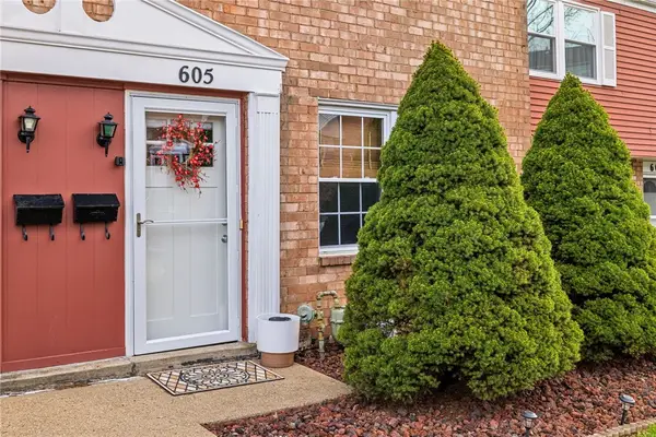 605 Hickory Cir, Canonsburg, PA 15317