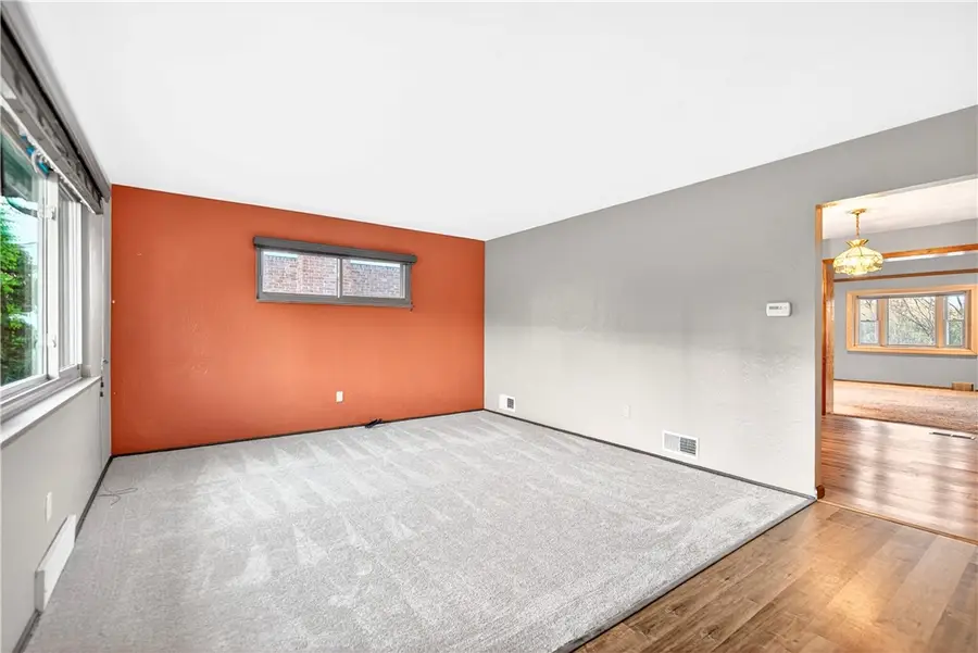 464 Nantucket Dr, Pittsburgh, PA 15236 - #3