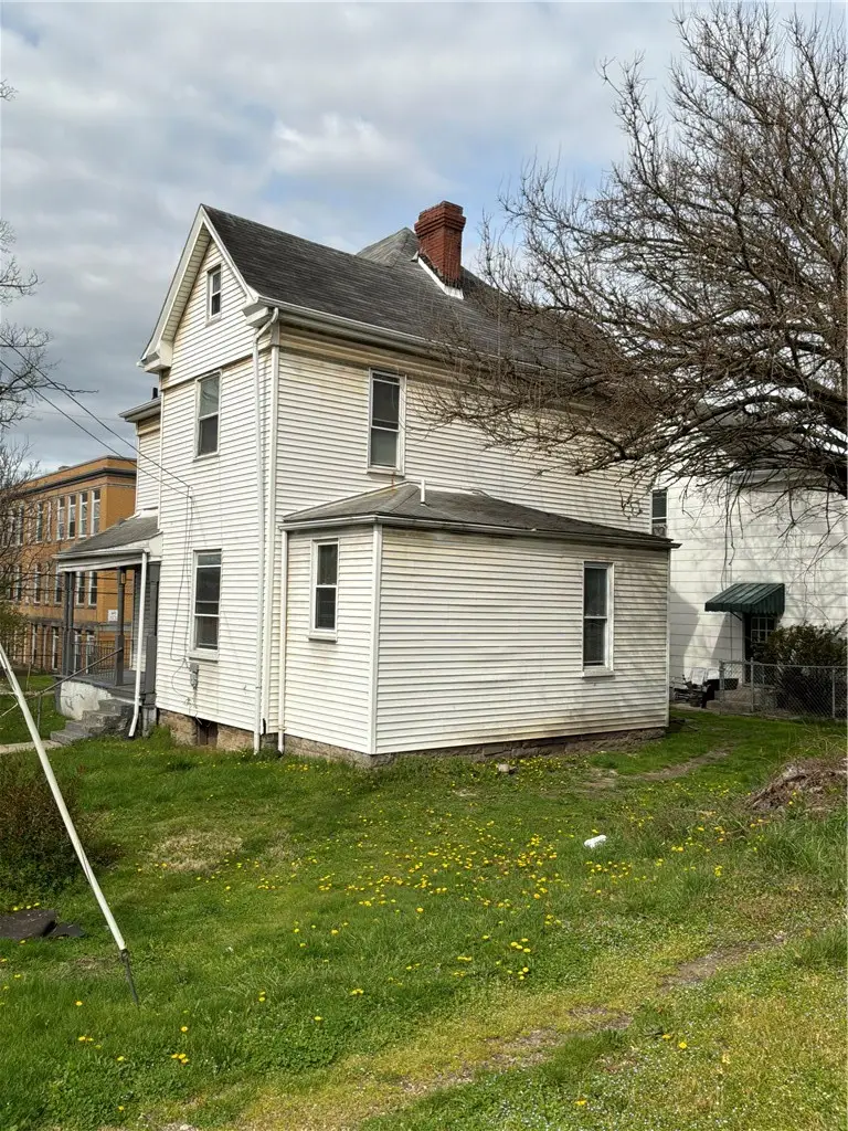 1066 Allison Ave, Washington, PA 15301 - #2