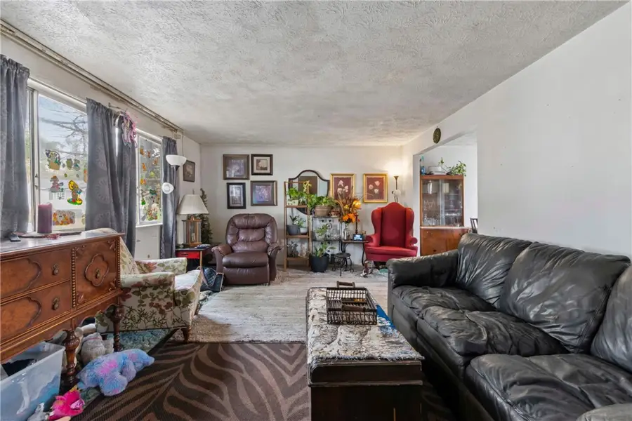 1781 Ivanhoe Dr, Irwin, PA 15642 - #3