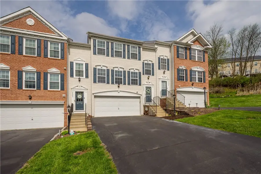 2007 Moccasin Dr, Washington, PA 15301 - #2