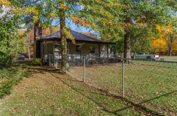 2740 Maple Ln, Jamestown, PA 16134