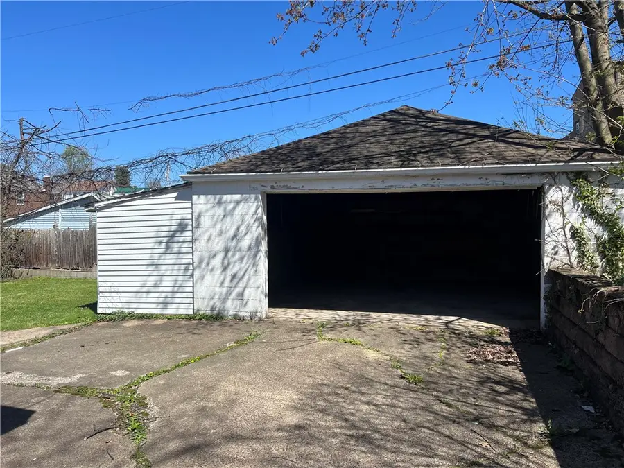 1512 Ridge Ave, New Kensington, PA 15068 - #2