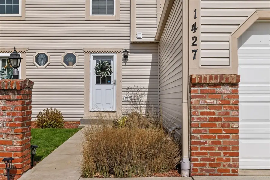 1427 Yorktown Dr, Lawrence, PA 15055 - #2