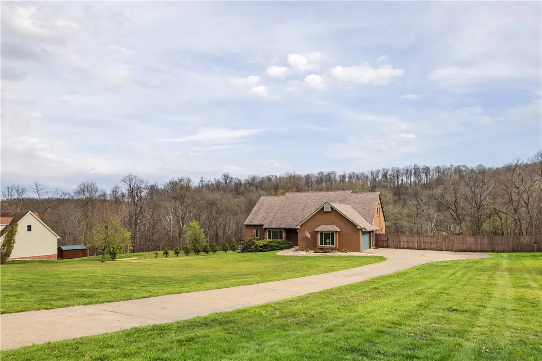 944 Lowber Rd, Irwin, PA 15642 - #1