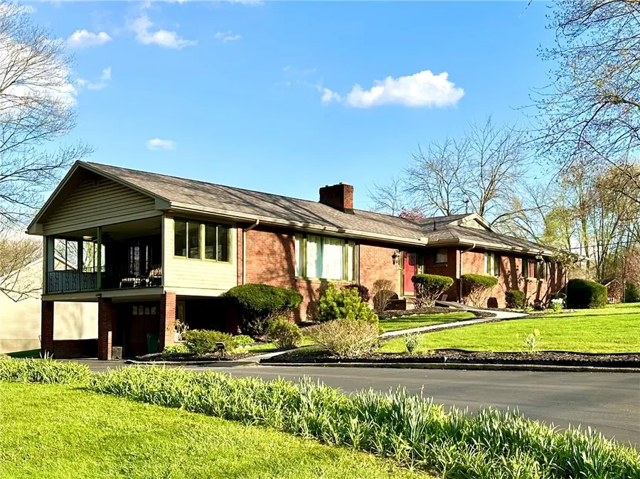 110 Whitehill Dr, New Castle, PA 16105 - #2