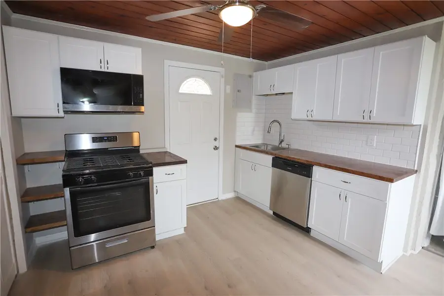 305 Chestnut St, Jeannette, PA 15644 - #3