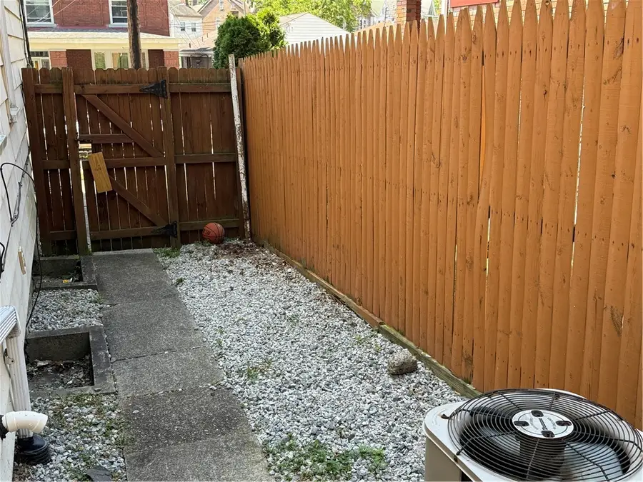 114 Greydon Ave, McKees Rocks, PA 15136 - #3