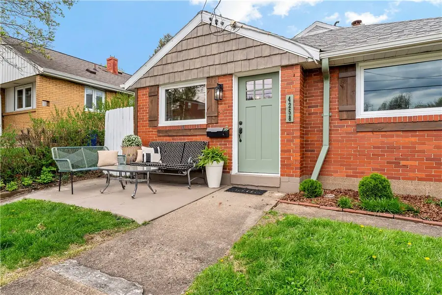 4258 Glen Lytle Rd, Pittsburgh, PA 15217 - #2