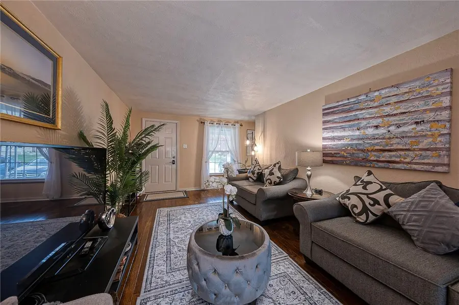 632 Highview Rd, Pittsburgh, PA 15234 - #3