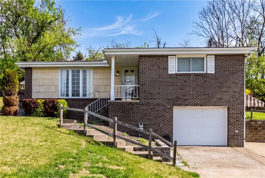 42 Manor Rd, Donora, PA 15033 - #2