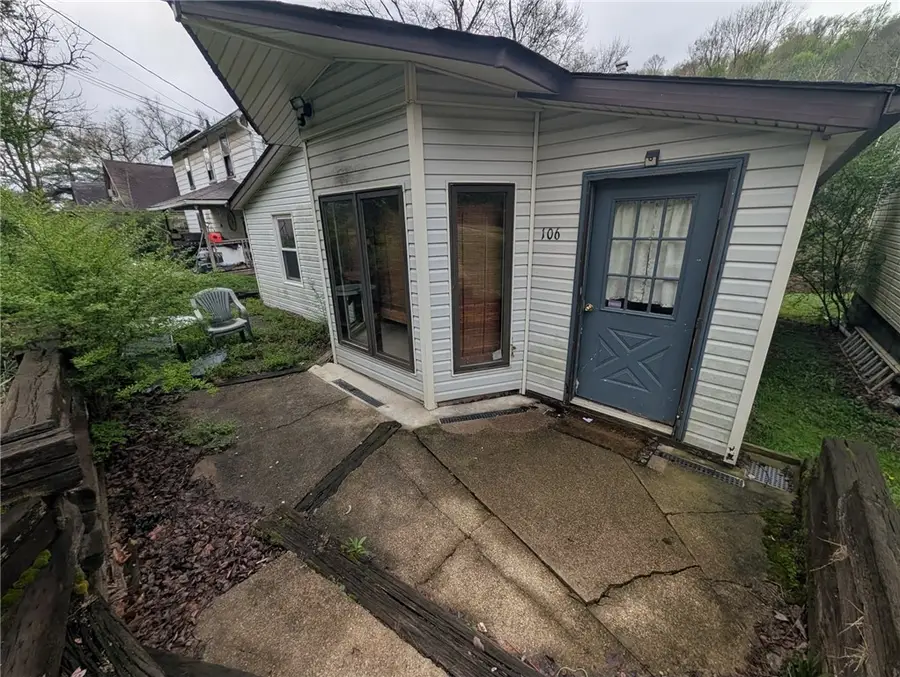 106 Sullivan St, Butler, PA 16001 - #2