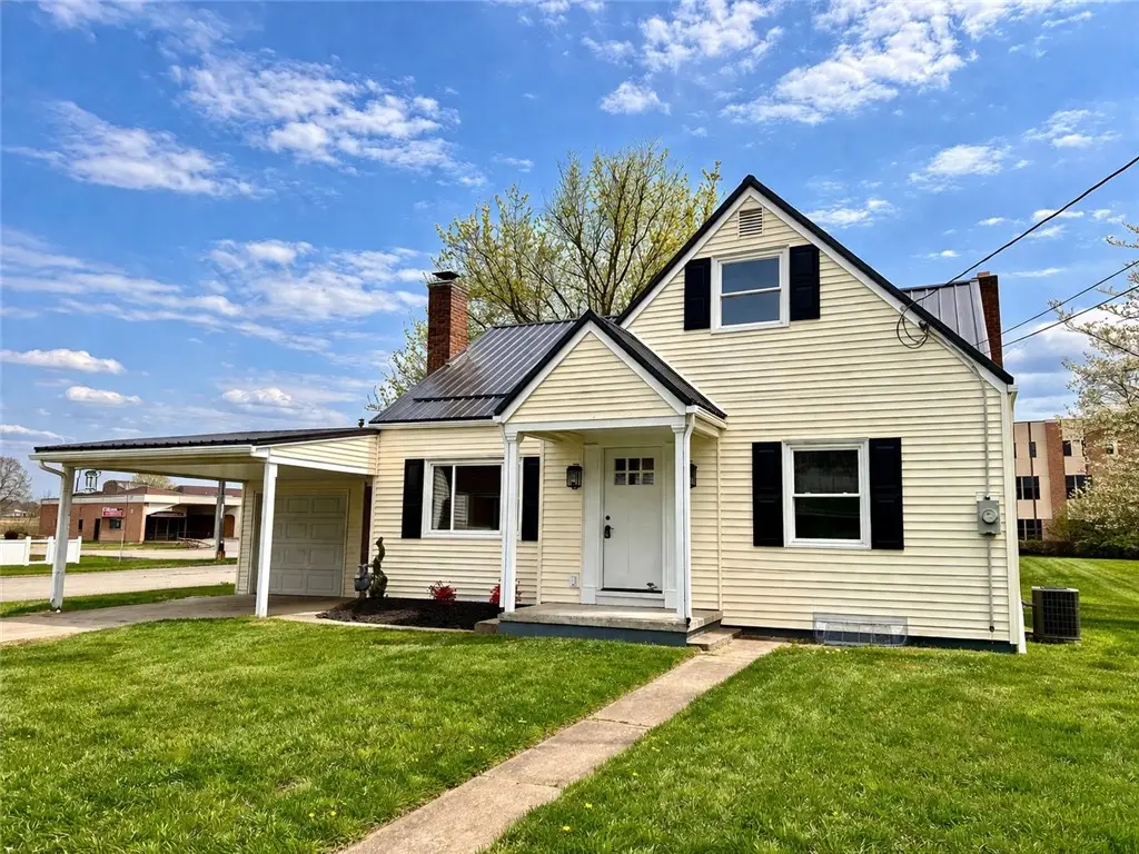 748 Pershing St, Ellwood City, PA 16117 - #1