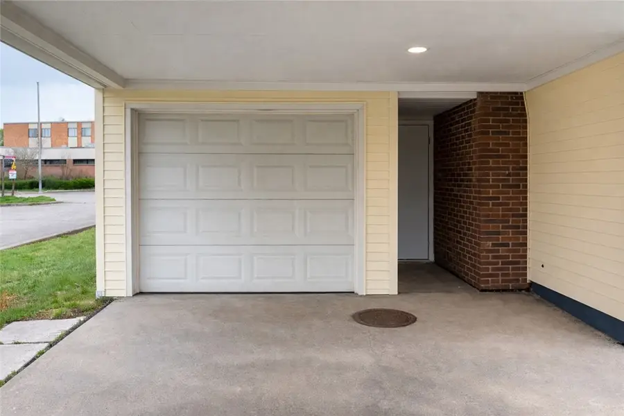 748 Pershing St, Ellwood City, PA 16117 - #2