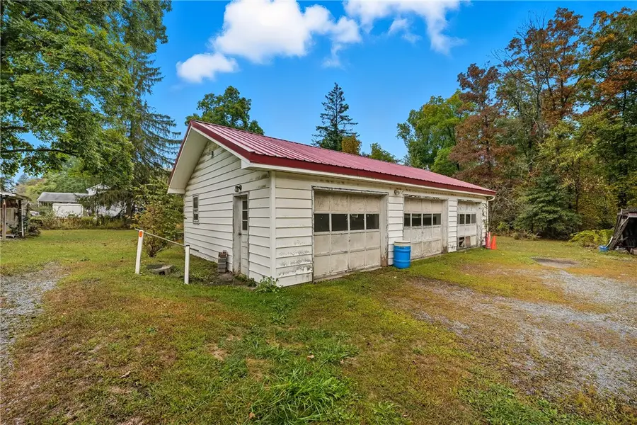 161 W Beechwood Rd, Bessemer, PA 16112 - #2