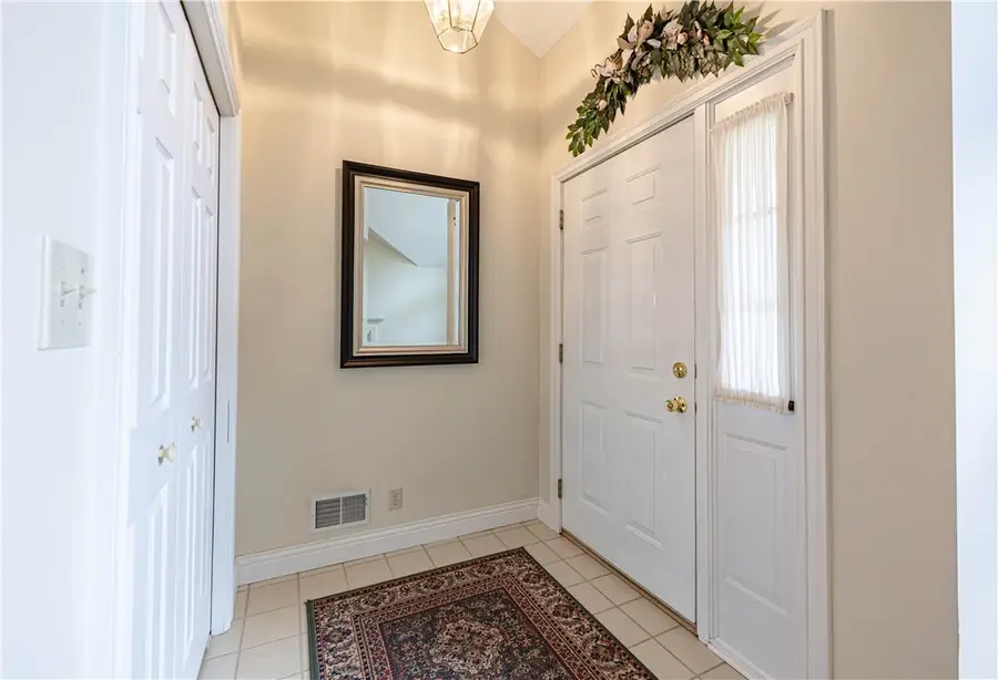 224 Country View Dr, New Kensington, PA 15068 - #2