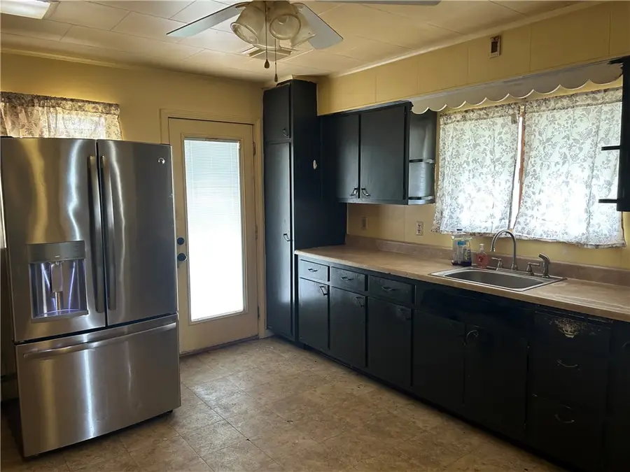 527 Green St, Belle Vernon, PA 15012 - #2