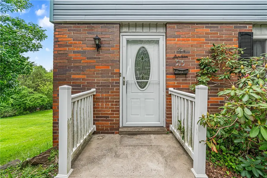 513 Noblestown Rd, Carnegie, PA 15106 - #2