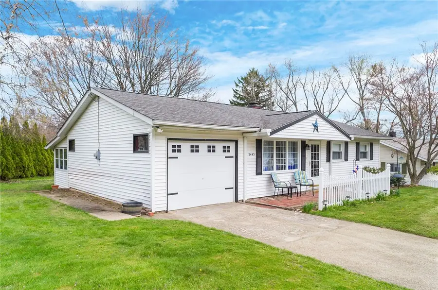 2445 Victoria Dr, Hermitage, PA 16148 - #2