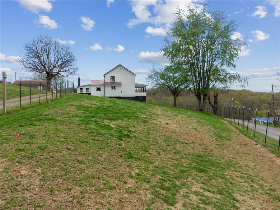 35 Bucey Rd, Burgettstown, PA 15021 - #2