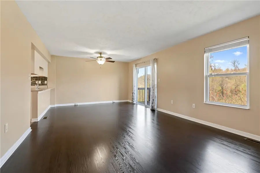 3202 Canterbury Dr, Imperial, PA 15126 - #2