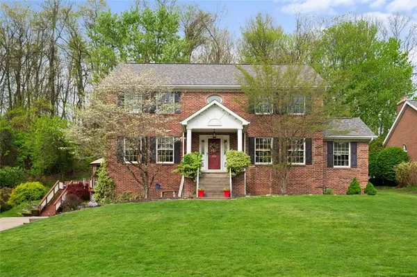 2518 Forest Brook Dr, Pittsburgh, PA 15241