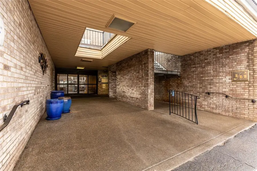 2160 Greentree Rd. #405W, Pittsburgh, PA 15220 - #3