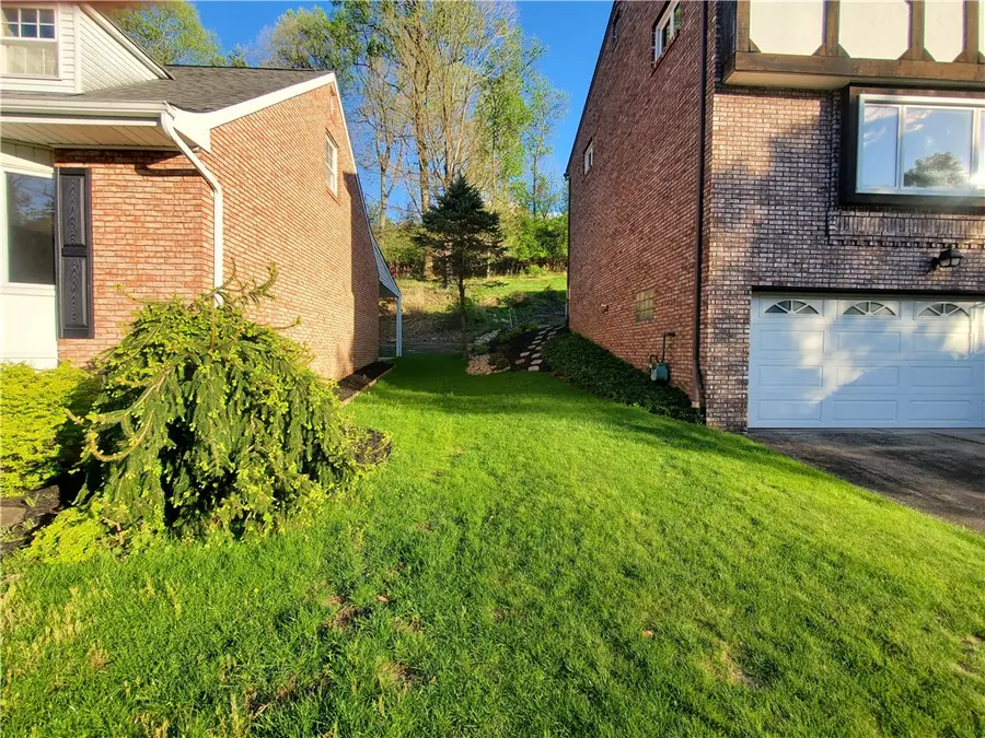 215 Black Oak Dr, Pittsburgh, PA 15220 - #3