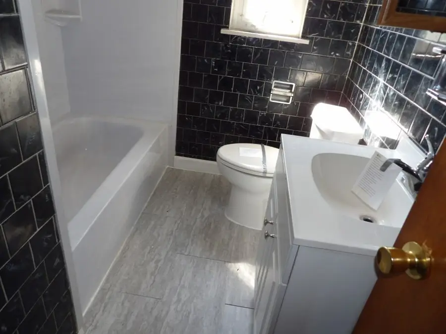 1821 W 8th St, Beaver Falls, PA 15010 - #3