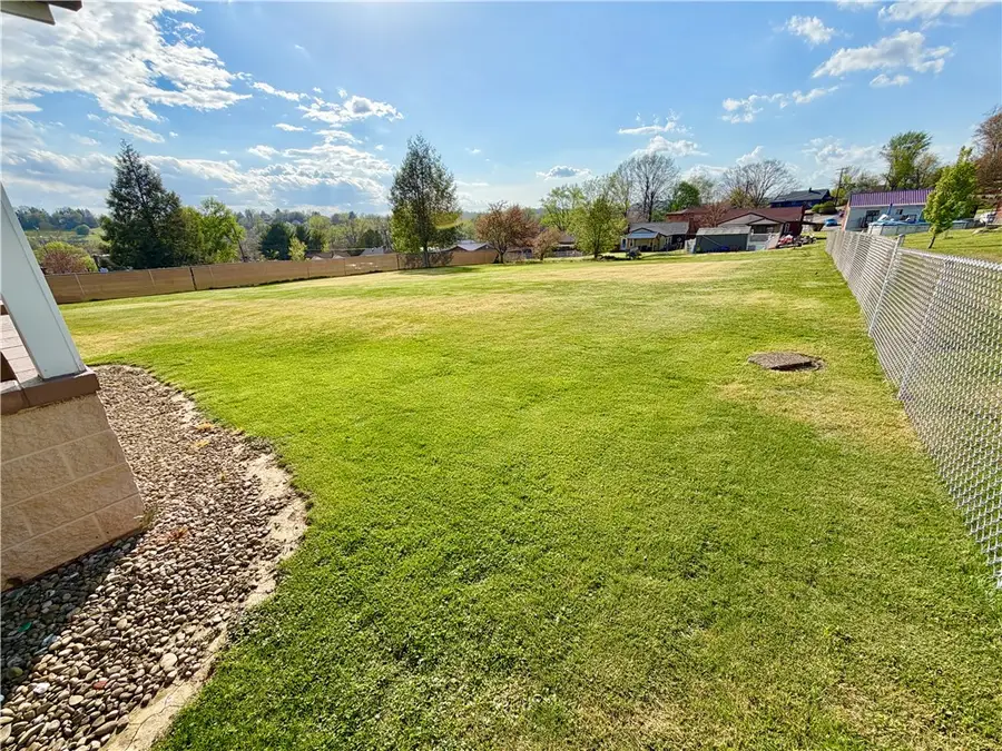 212 Center Ave, Uniontown, PA 15401 - #3