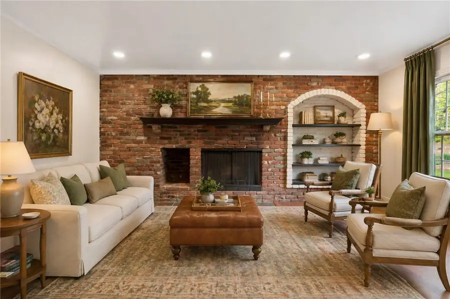 6663 Chapel Dr, Bethel Park, PA 15102 - #2