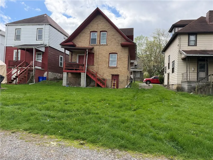 827 Morton St, New Castle, PA 16101 - #2