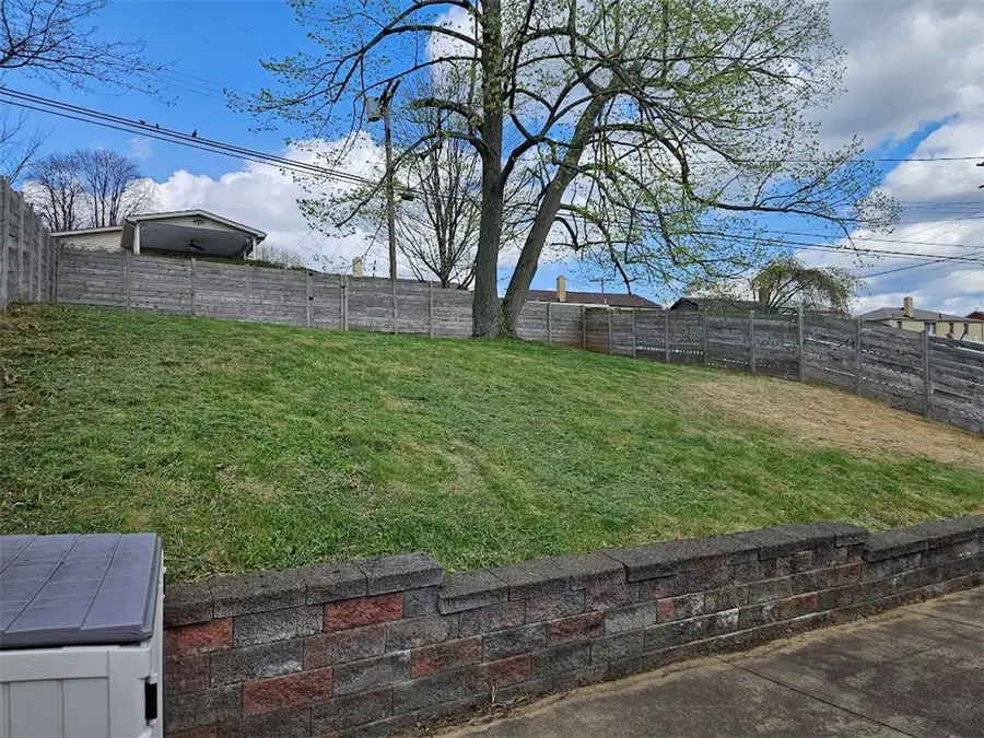 969 Kirsopp Ave, Pittsburgh, PA 15220 - #3