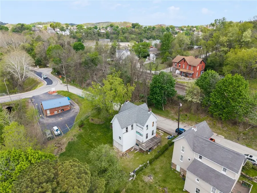 1101 Chambers Ave Ext, Jeannette, PA 15644 - #3