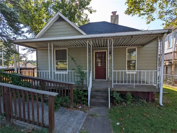 520 W Pike St, Meadowlands, PA 15347