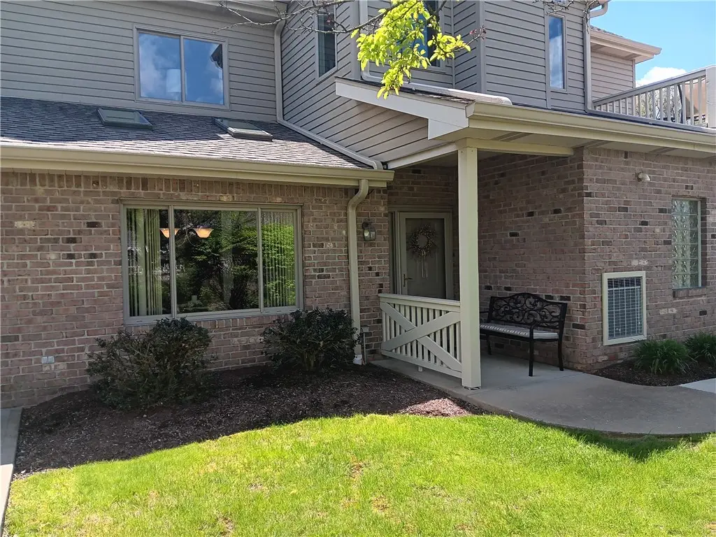 9303 Sundance Dr, Bridgeville, PA 15017 - #1