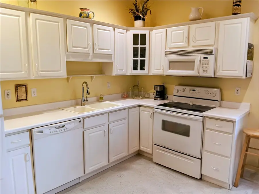 9303 Sundance Dr, Bridgeville, PA 15017 - #3