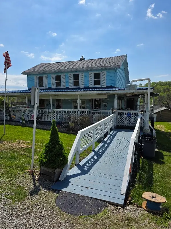 1061 Broadway St, Dunbar Twp, PA 15455