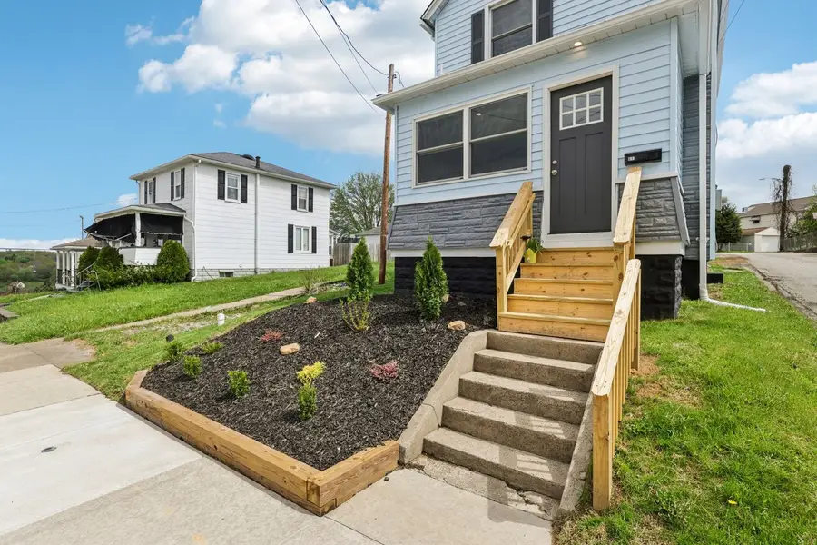 613 Oak Street, Vandergrift, PA 15690 - #3