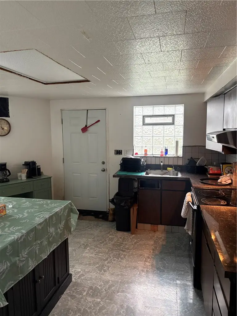 427 Oak Aly, McKees Rocks, PA 15136 - #2