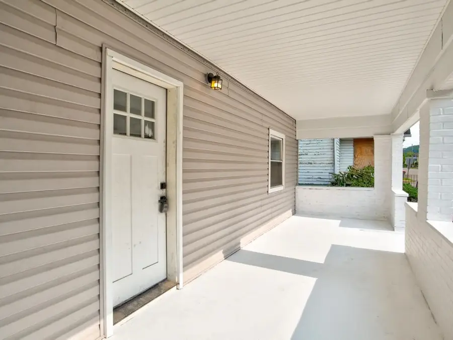 1221 4th Ave, Beaver Falls, PA 15010 - #2