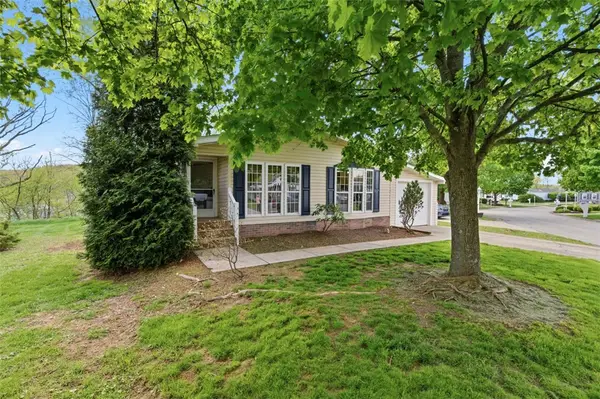 10 North Rock Lake Court, Zelienople, PA 16063