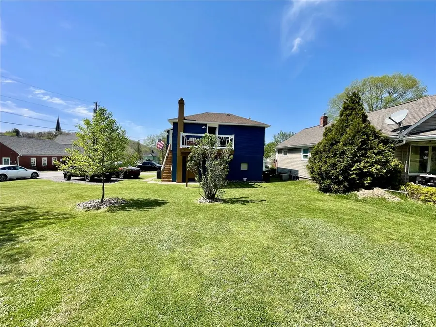 3 Kerr St, Burgettstown, PA 15021 - #2