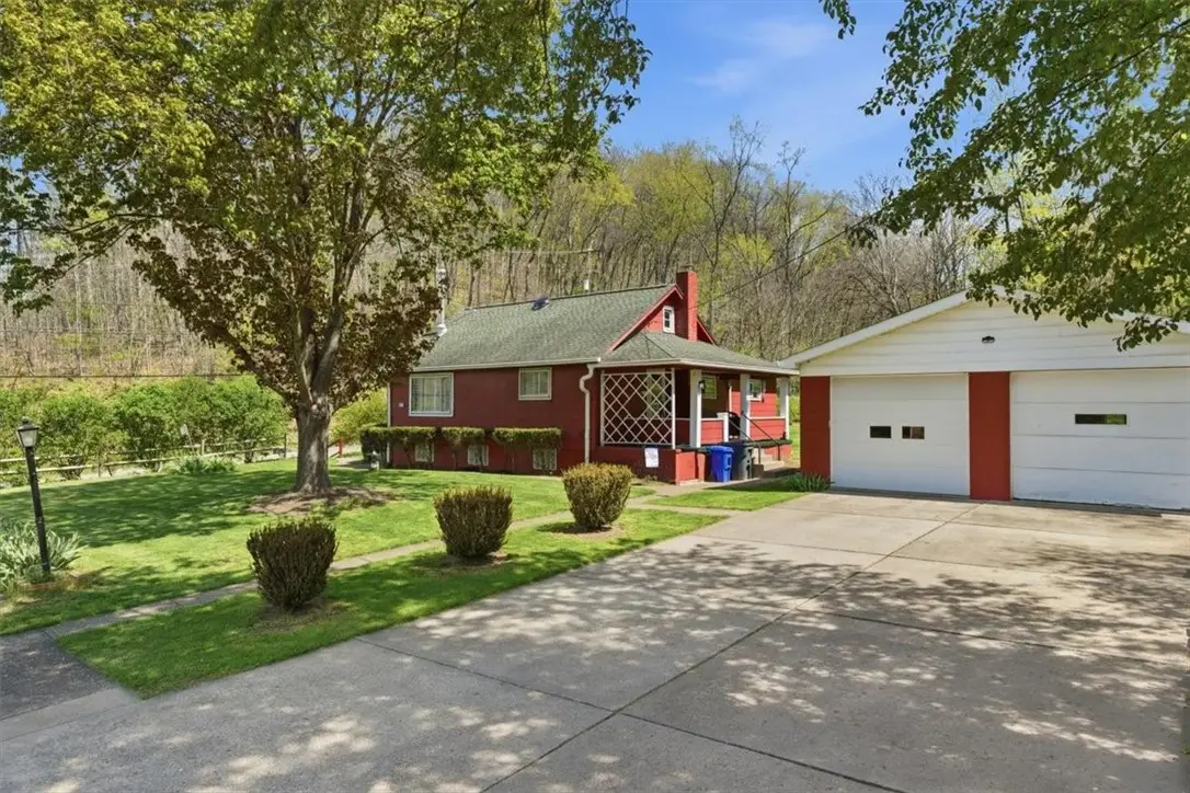 2038 Hookstown Grade Rd, Clinton, PA 15026 - #1