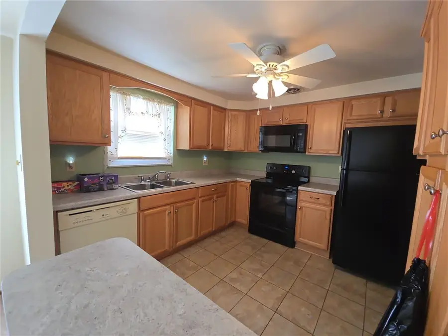 103 Castle Dr, West Mifflin, PA 15122 - #3