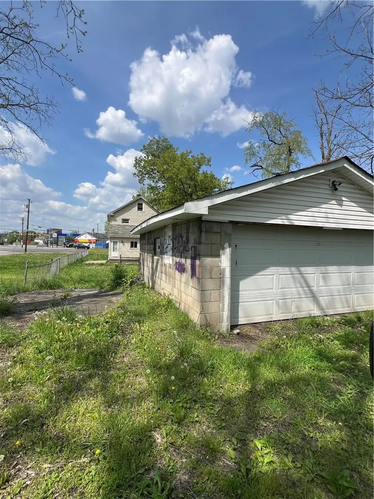 627 Raymond St, New Castle, PA 16101 - #3